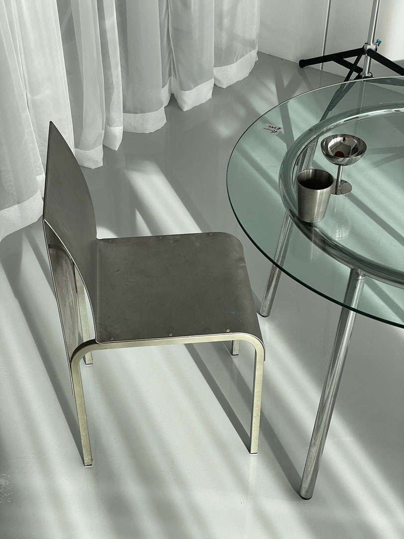 daglicht fotostudio in Amsterdam met grote ramen en witte muren