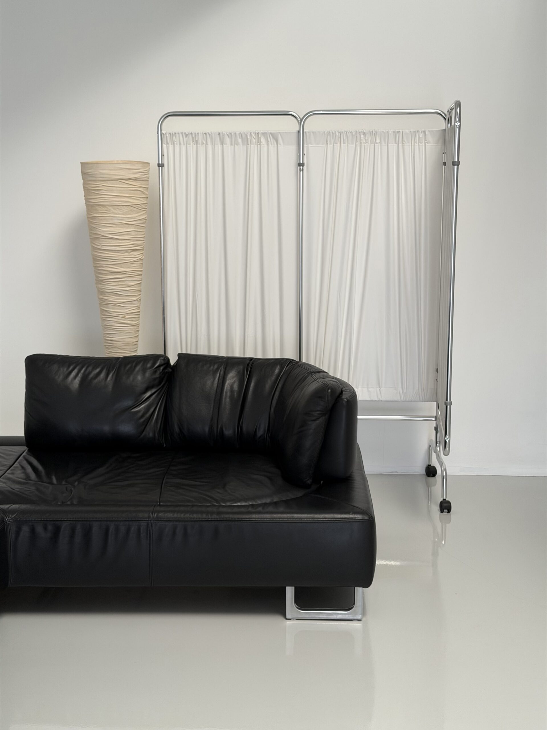 De Loft Studio Daglichtstudio Aalsmeer, daglicht fotostudio in Amsterdam met grote ramen en witte muren